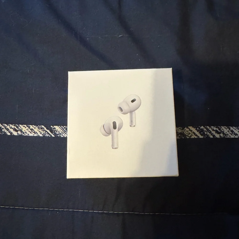 Apple White Wireless Earbuds with Accessories